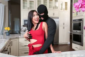 địt trộm với chàng trai quen qua mạng trước khi quyết định kết hôn