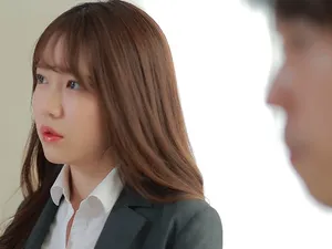 Con đĩ không muốn cởi giày cao gót - sex giày