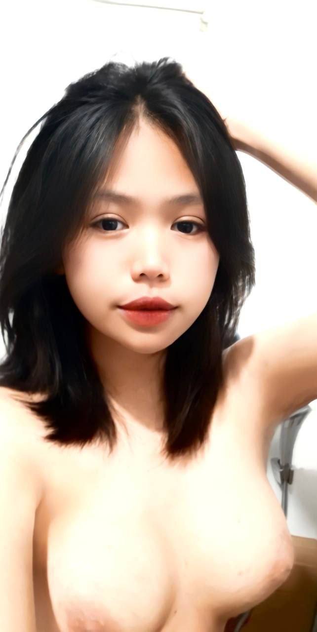 2021.9.12, [Ngựa nhỏ tìm hoa], một chiếc váy dài, một người phụ nữ xinh đẹp đến cùng bạn vào ban đêm, với vòng ba hoàn hảo, làn da trắng và ngoại hình xinh đẹp