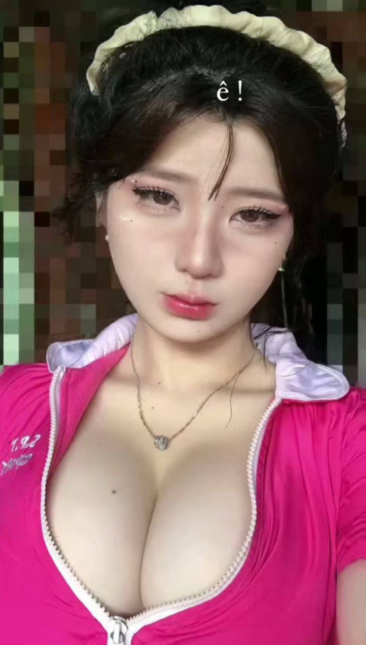 Người chồng hiền không đáp ứng đủ chuyện chăn gối, Cô vợ chết mê trước gã nhà cạnh bên dân chơi